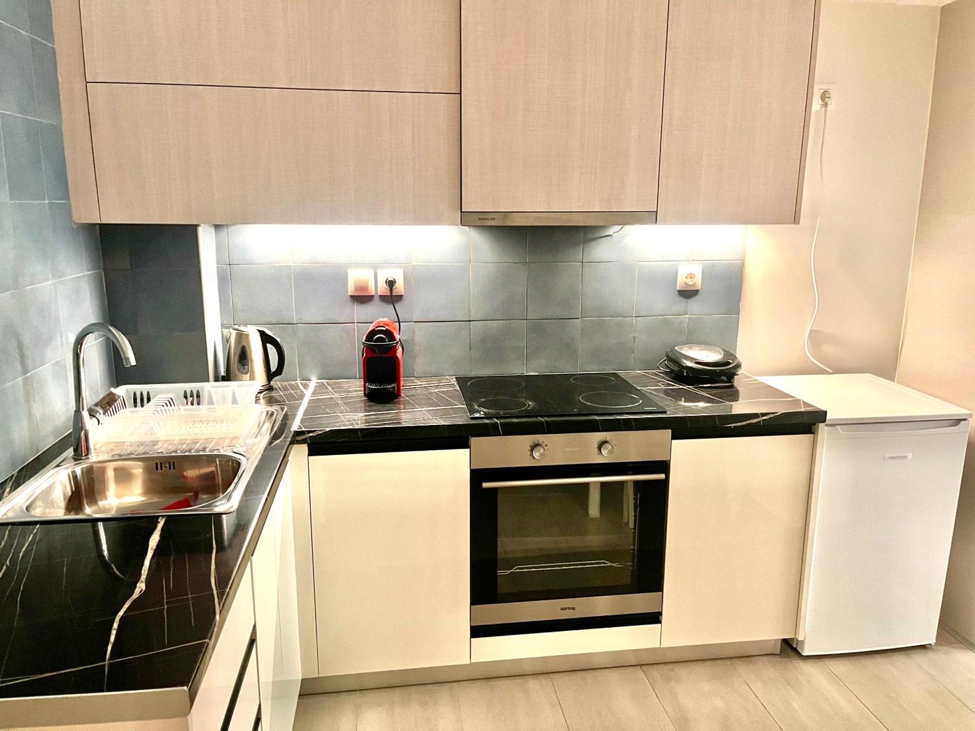 Elvita Apartments 4 Атина Екстериор снимка