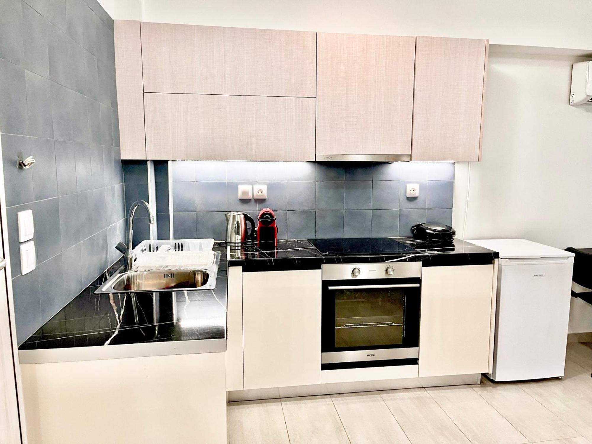 Elvita Apartments 4 Атина Екстериор снимка